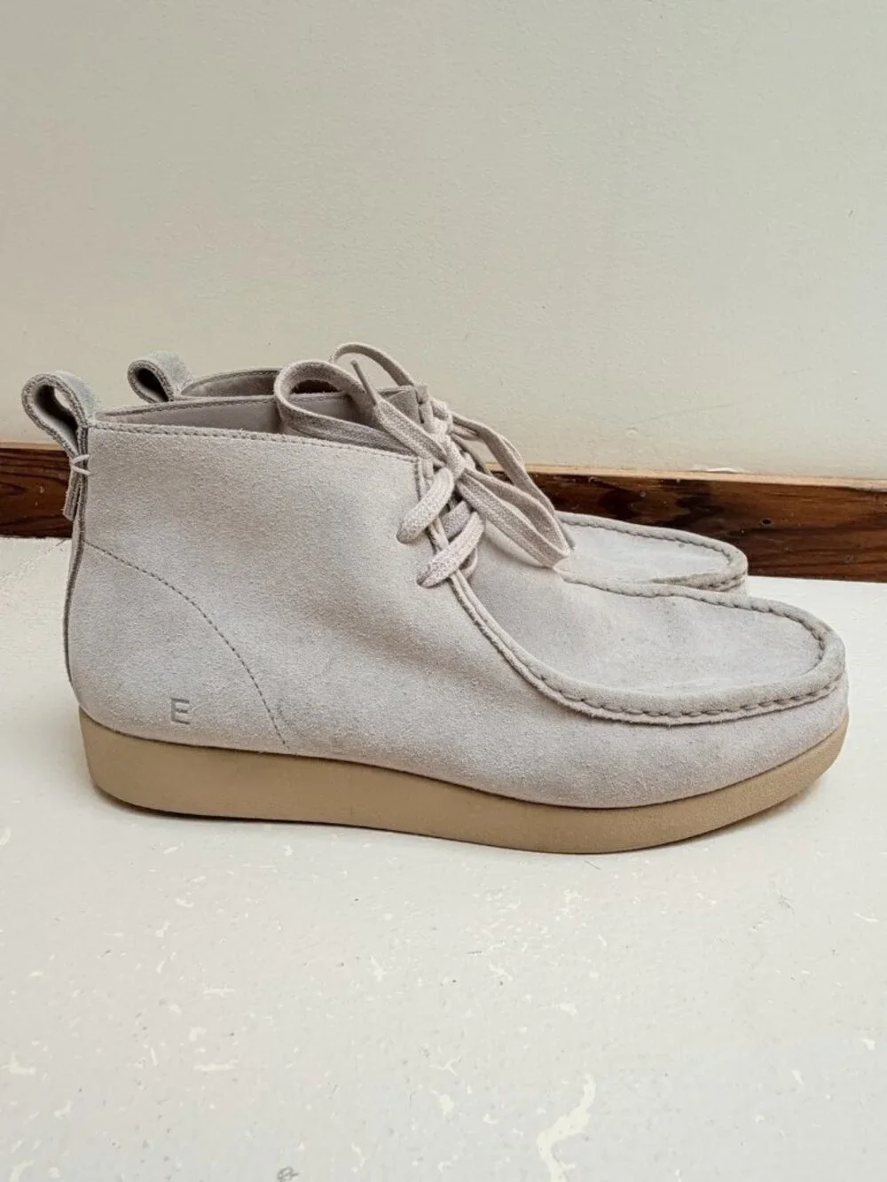 Everlane‎ Mac Toe Suede Chukka Boots Size 8.5 Beige Gray Women Travel Vacation